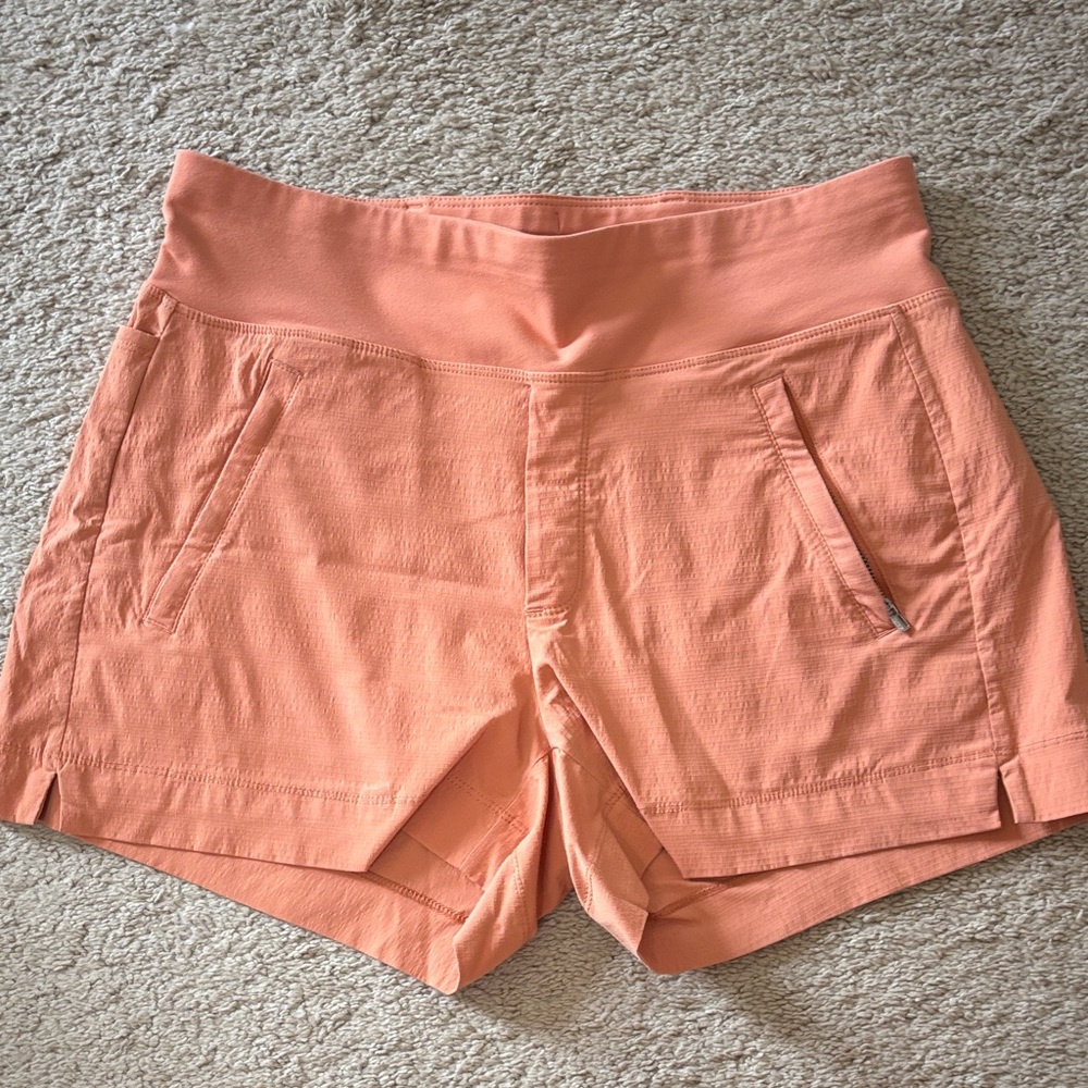 Athleta Trekkie north short